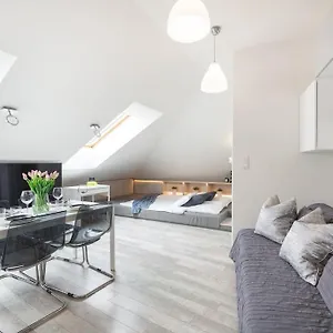 https://modern-new-place-next-to-wawel-castle-vistula.krakowhotelspoland.com