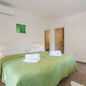 https://maggy-anna-apartment.splithotels.org