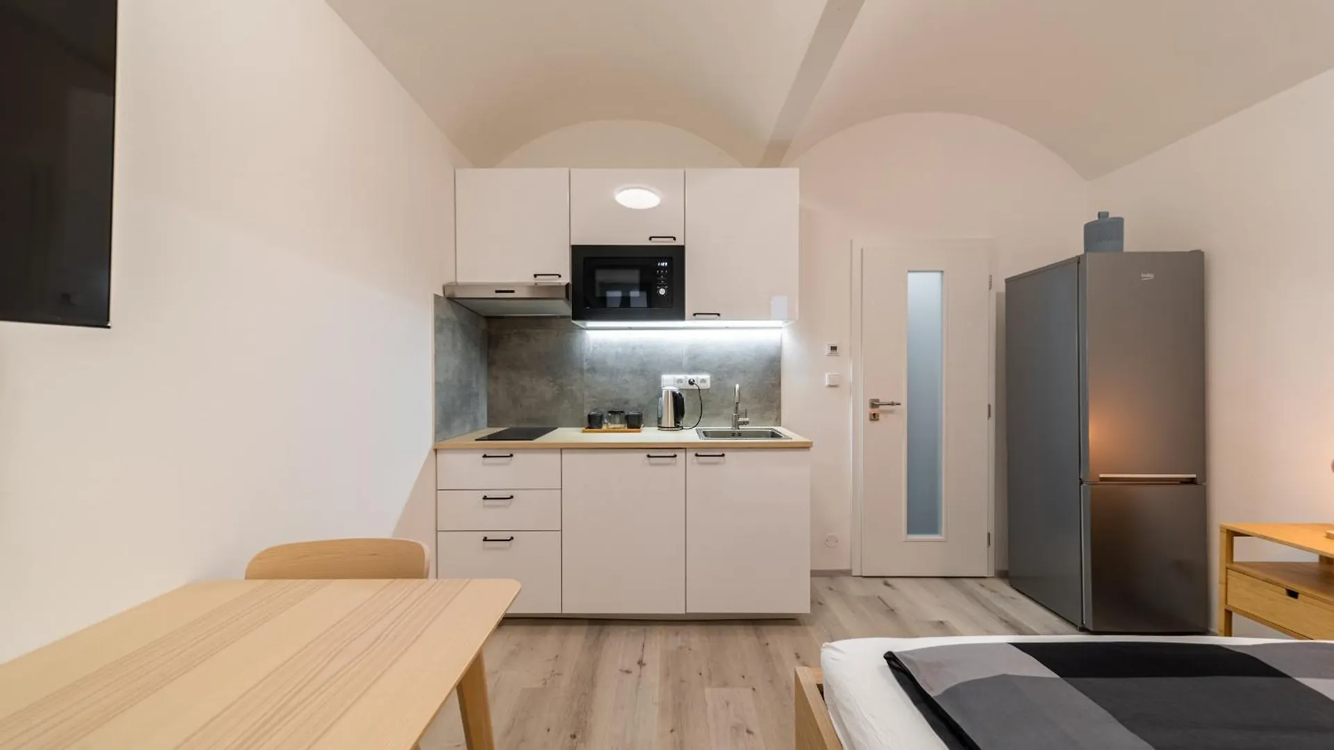 Apartments Borivojova 63 Prag 0*,
