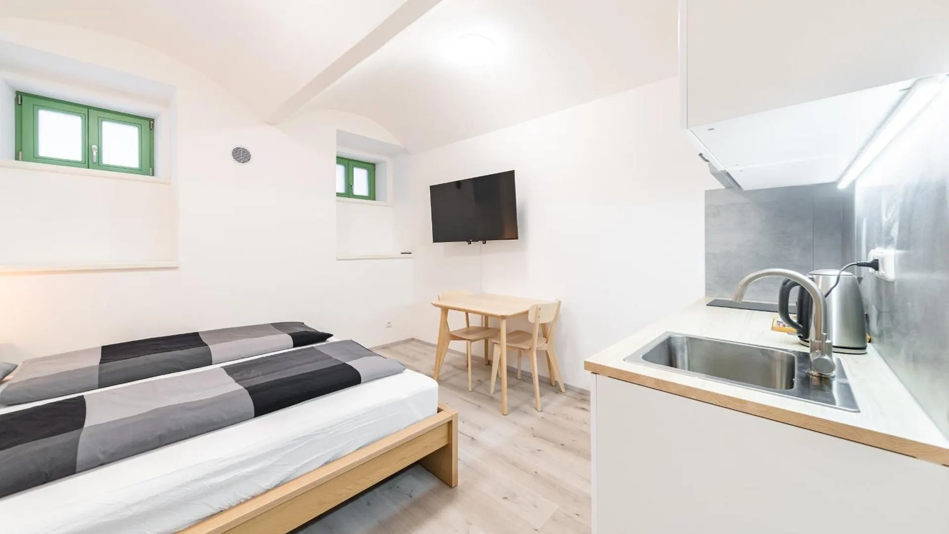 Apartments Borivojova 63 Prague 0*,